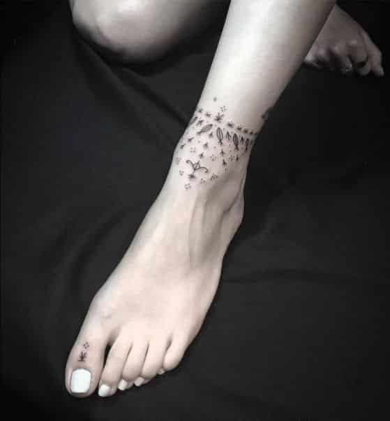 tatuajes alrededor del tobillo