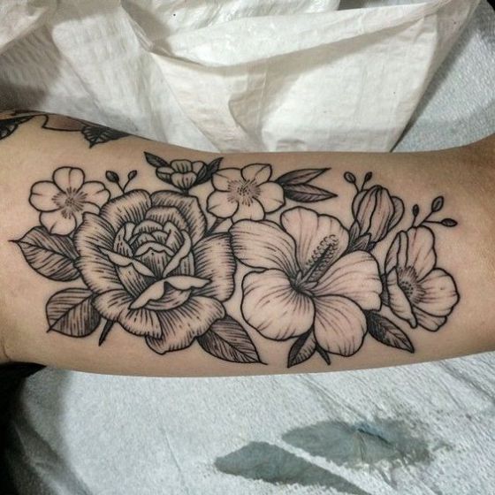 tatuajes de flores en el brazo