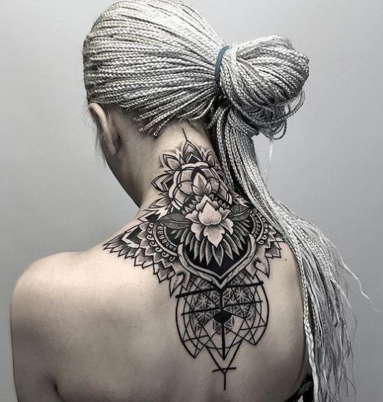 tatuajes en el cuello chicas