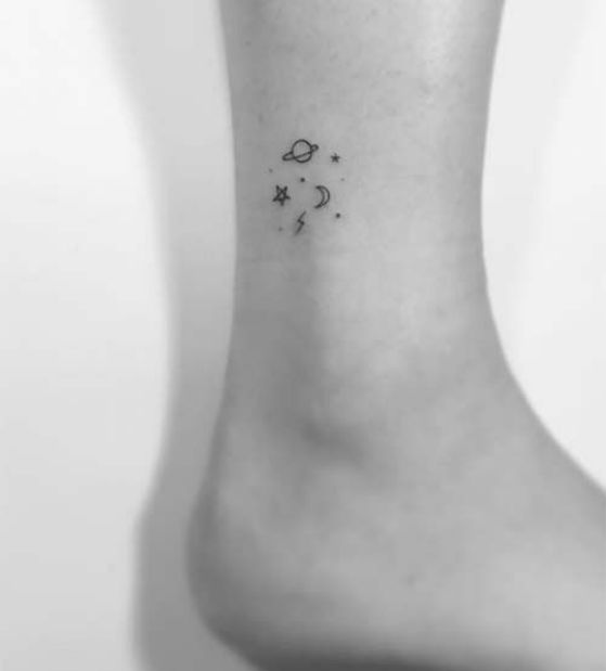 tatuajes en el tobillos planetas