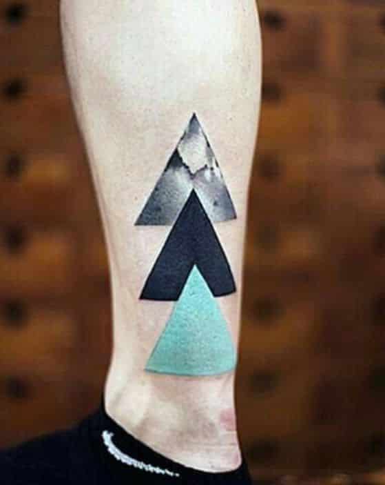 triangulos tatuaje hombre