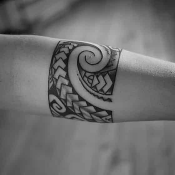 tribal antebrazo