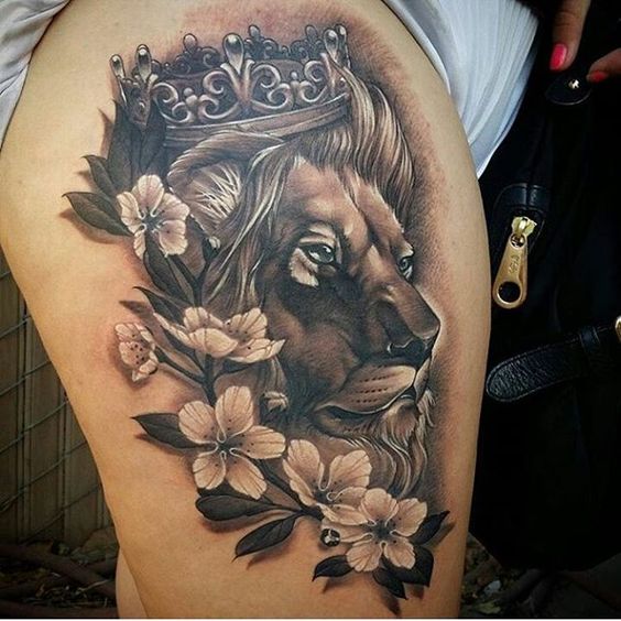 costado tatuaje leon mujer