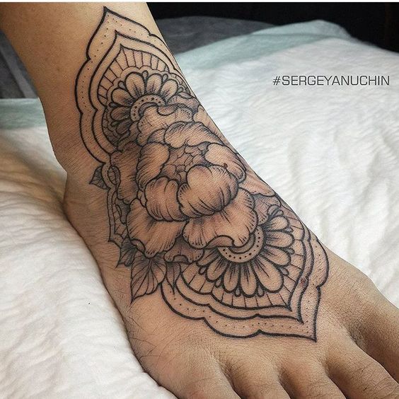 loto en el pie tatuaje de mujeres