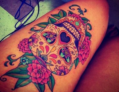 pierna mujer calavera azucar tatuaje