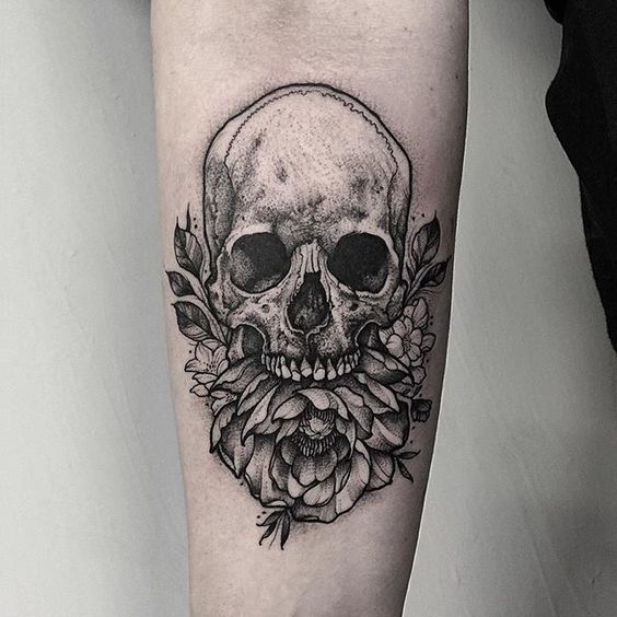 tatuaje de calavera y rosas