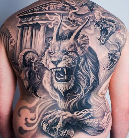 tatuaje leon espalda