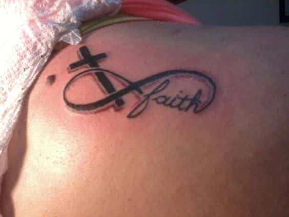 cruz y fe tatuaje infinito