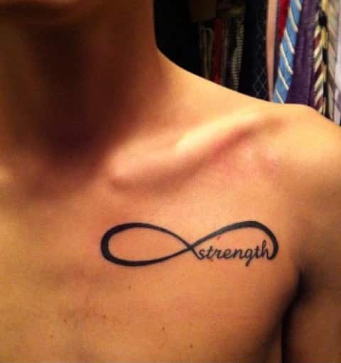 hombres tatuaje pecho infinito