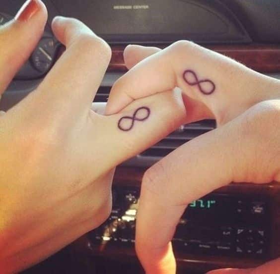 infinito para parejas tatuajes