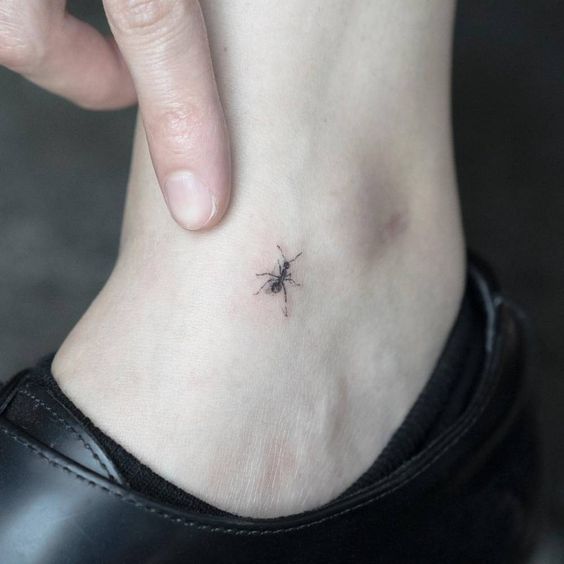 Pequeña Hormiga Tatuaje