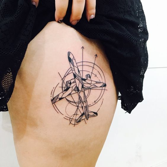 tatuaje de avion en la pierna
