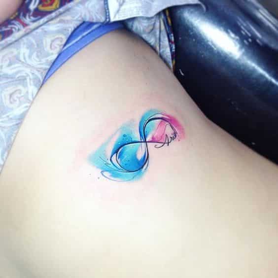 tatuaje infinito para mujeres a color