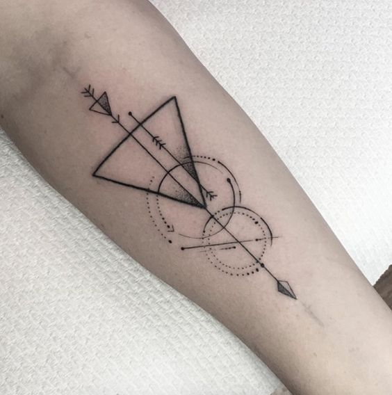 flecha geometrica tatoo