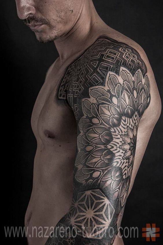 tatuaje de mandala en el brazo hombres