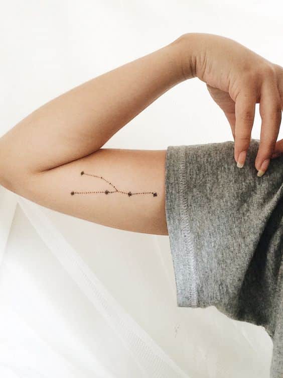 Tatuaje constelación de tauro