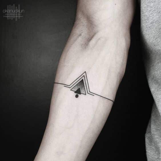 tatuajes de triangulos antebrazo