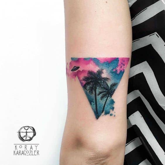 tatuajes de triangulos para mujeres