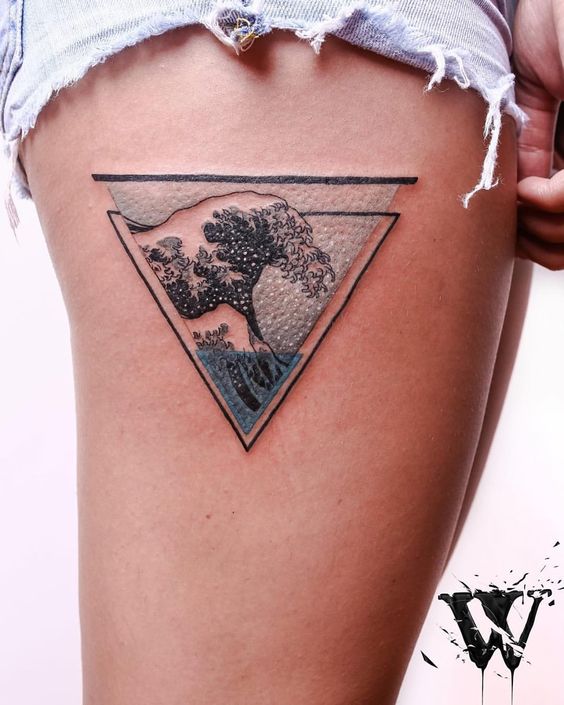 tatuajes de triangulos para mujeres