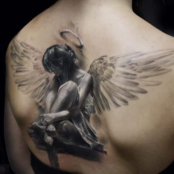 tattoos en la espalda hombres 3