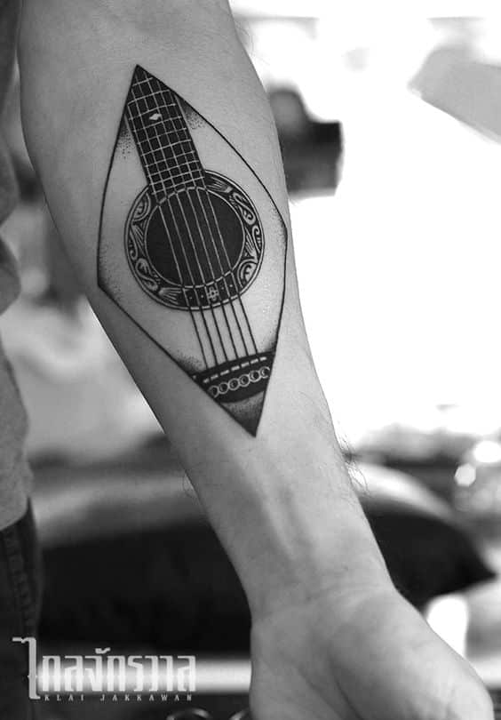 Tatuaje de guitarra