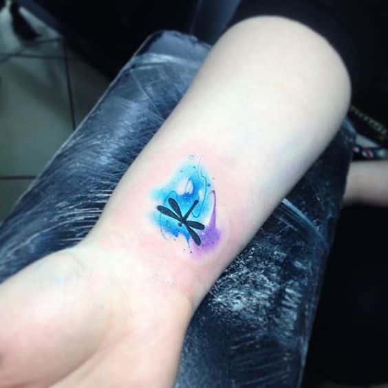 tatuajes de libélulas pequeños