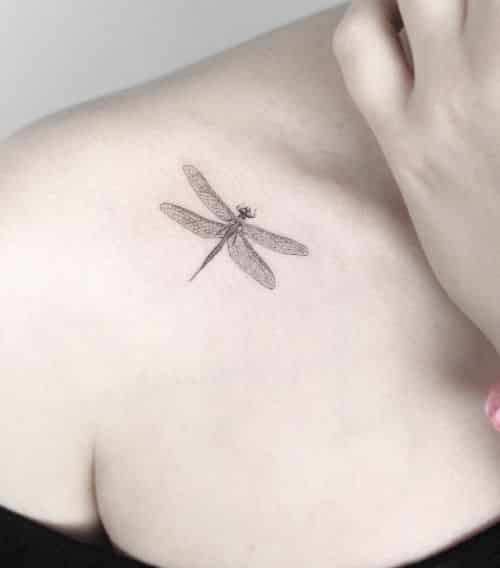 tatuajes de libélulas chicos