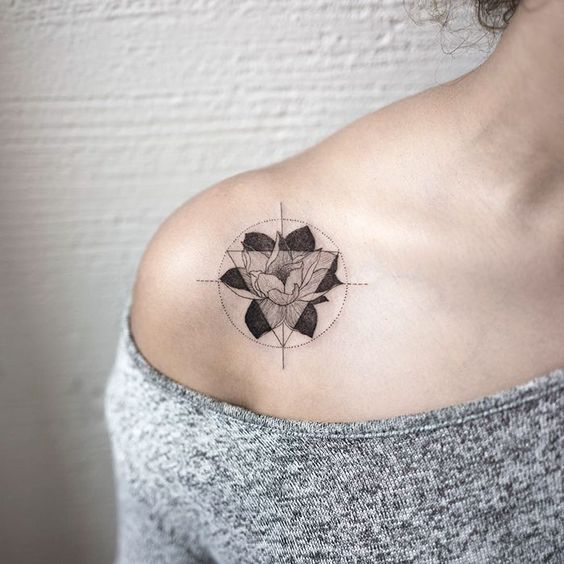 tatuajes de triangulos girls