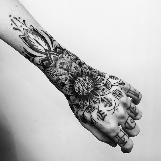 tatuajes en la mano