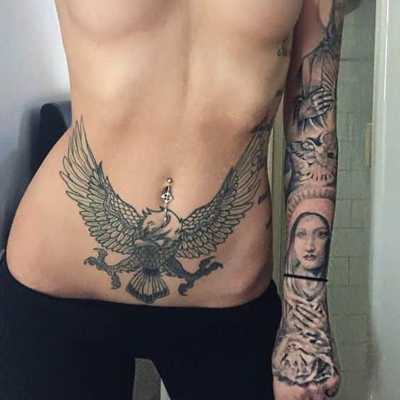 Aguilas Tatuadas En Mujeres (2)