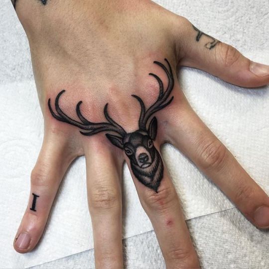 Dedos Tatuados Hombres (5)