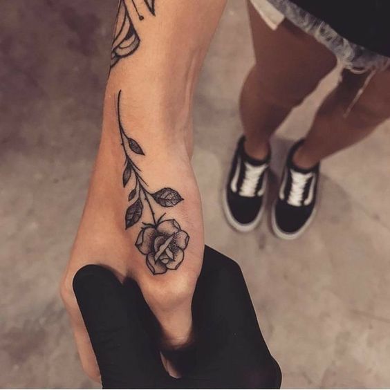 Significados De Los Tatuajes En Los Dedos (4)