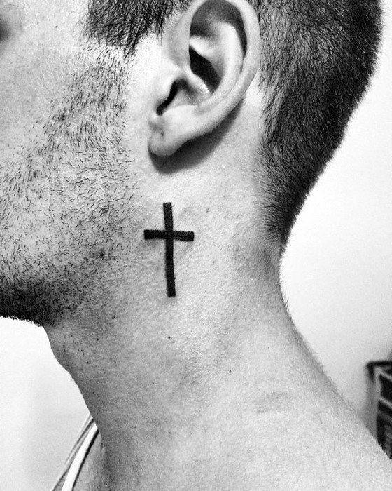 Tatuaje De Cruz En El Cuello (4)