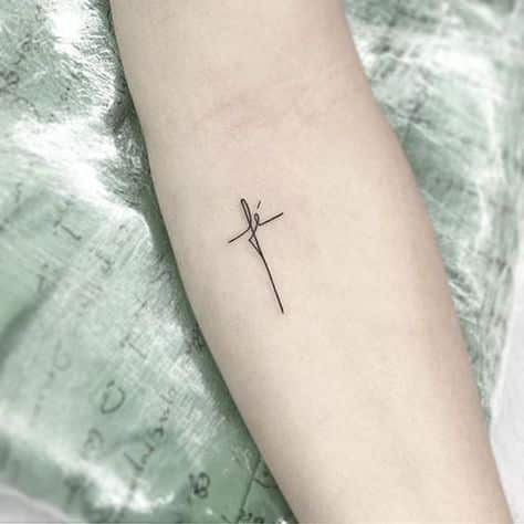 Tatuajes De Cruces En Los Brazos (8)