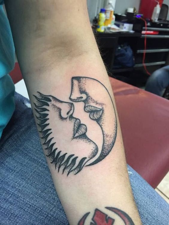 Tatuajes De Sol Y Luna Para Hombres (9)