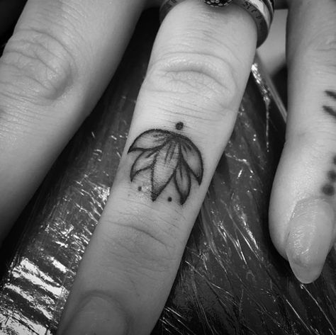 Tatuajes En Los Dedos Para Mujeres (7)