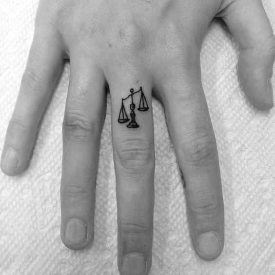 Tatuajes Hombres Dedos (3)