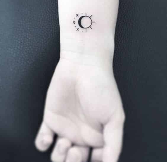 Tatuajes Pequeños De Sol Y Luna (5)