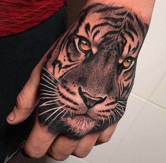 Tatuaje De Tigre En La Mano