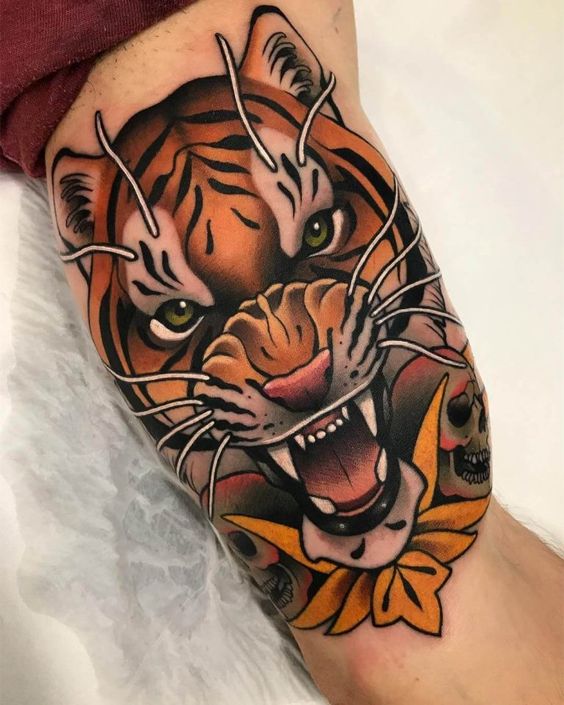 Tatuaje De Tigre Rugiendo A Color