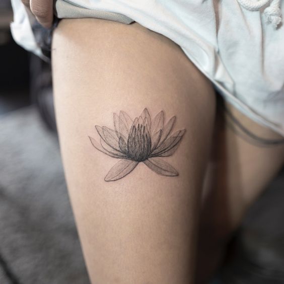 Flor De Loto Tatuada Mujeres (5)