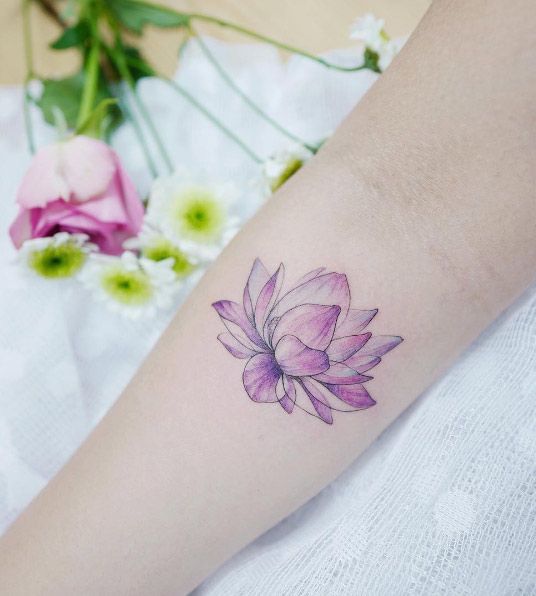 Flor De Loto Tatuada Mujeres (8)