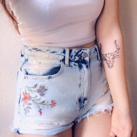 Tattoos De Toros En Mujeres (2)