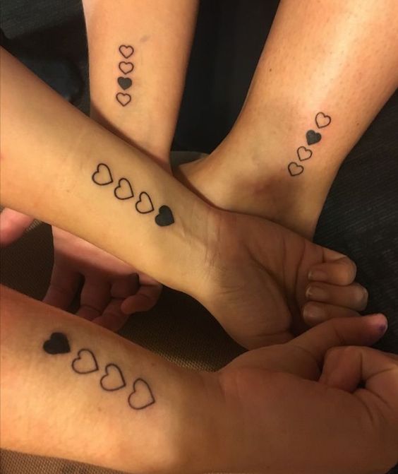 Tatouages de famille qui symbolisent lunité (1)