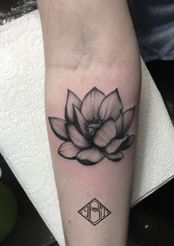 Tatuajes De Flor De Loto Hombres (8)