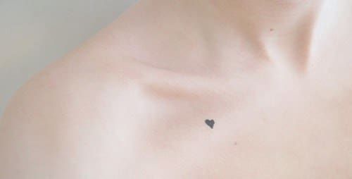 Tatuajes De Mujeres En La Clavicula (1)