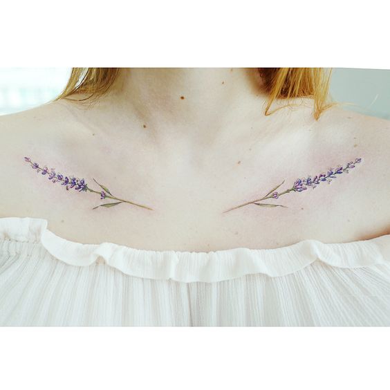 Tatuajes De Mujeres En La Clavicula (11)