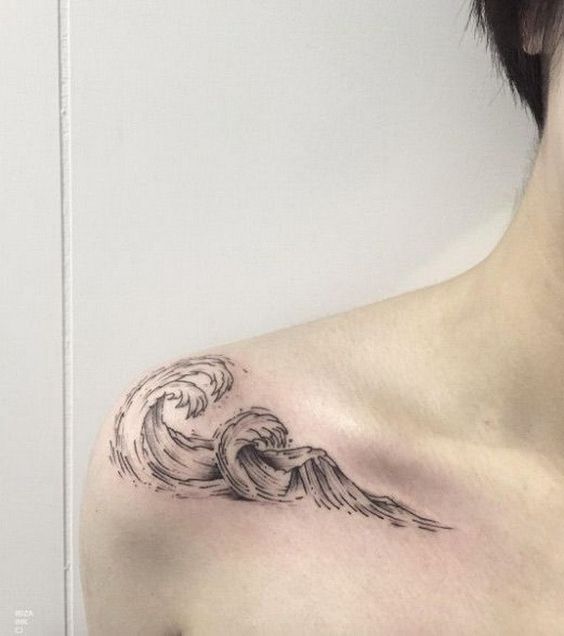 Tatuajes De Mujeres En La Clavicula (3)