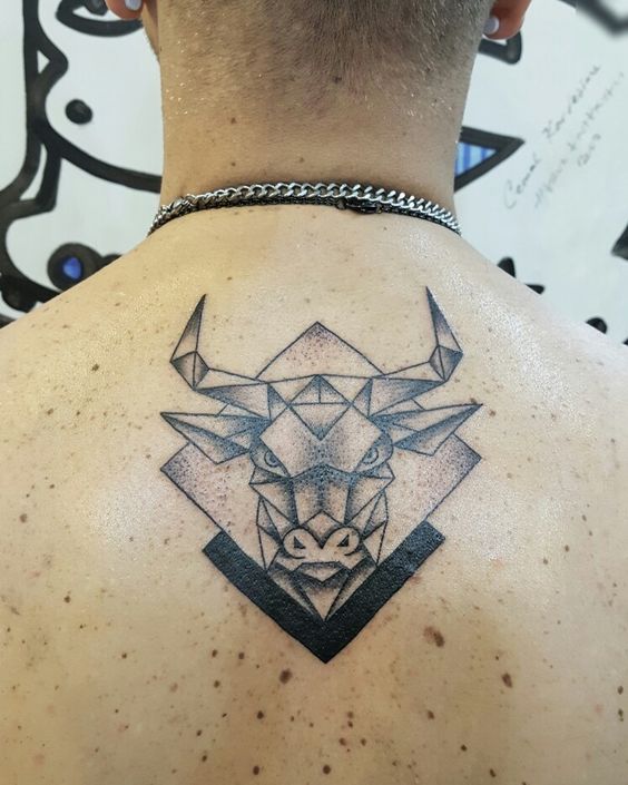 Tatuajes De Toros En La Espalda (7)