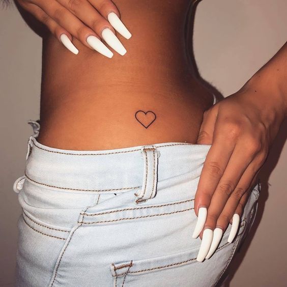 Tatuajes En La Cadera En Mujeres (10)